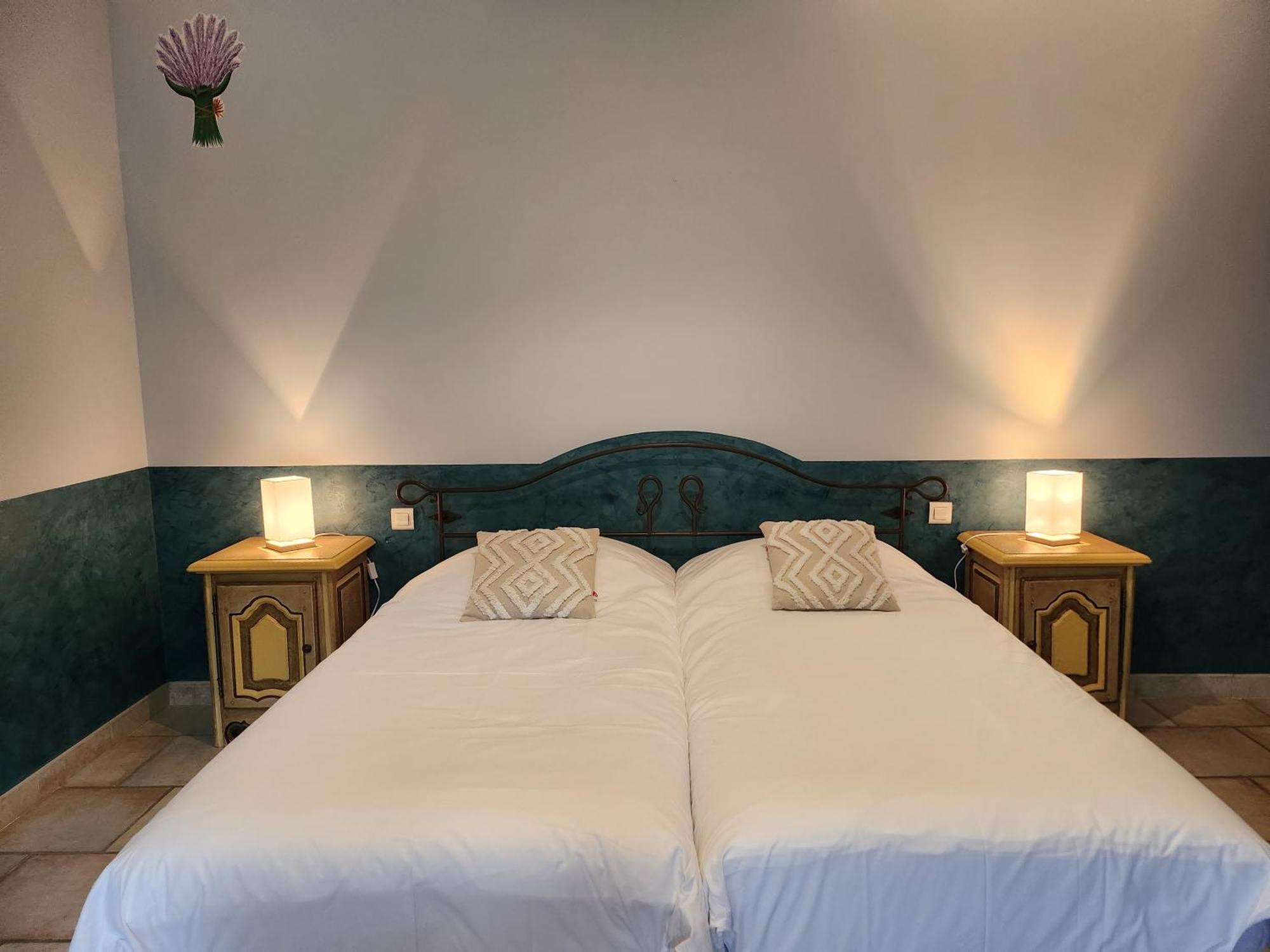 Bed and Breakfast Domaine Les Gendalis Saint-Saturnin-lès-Avignon Exteriér fotografie