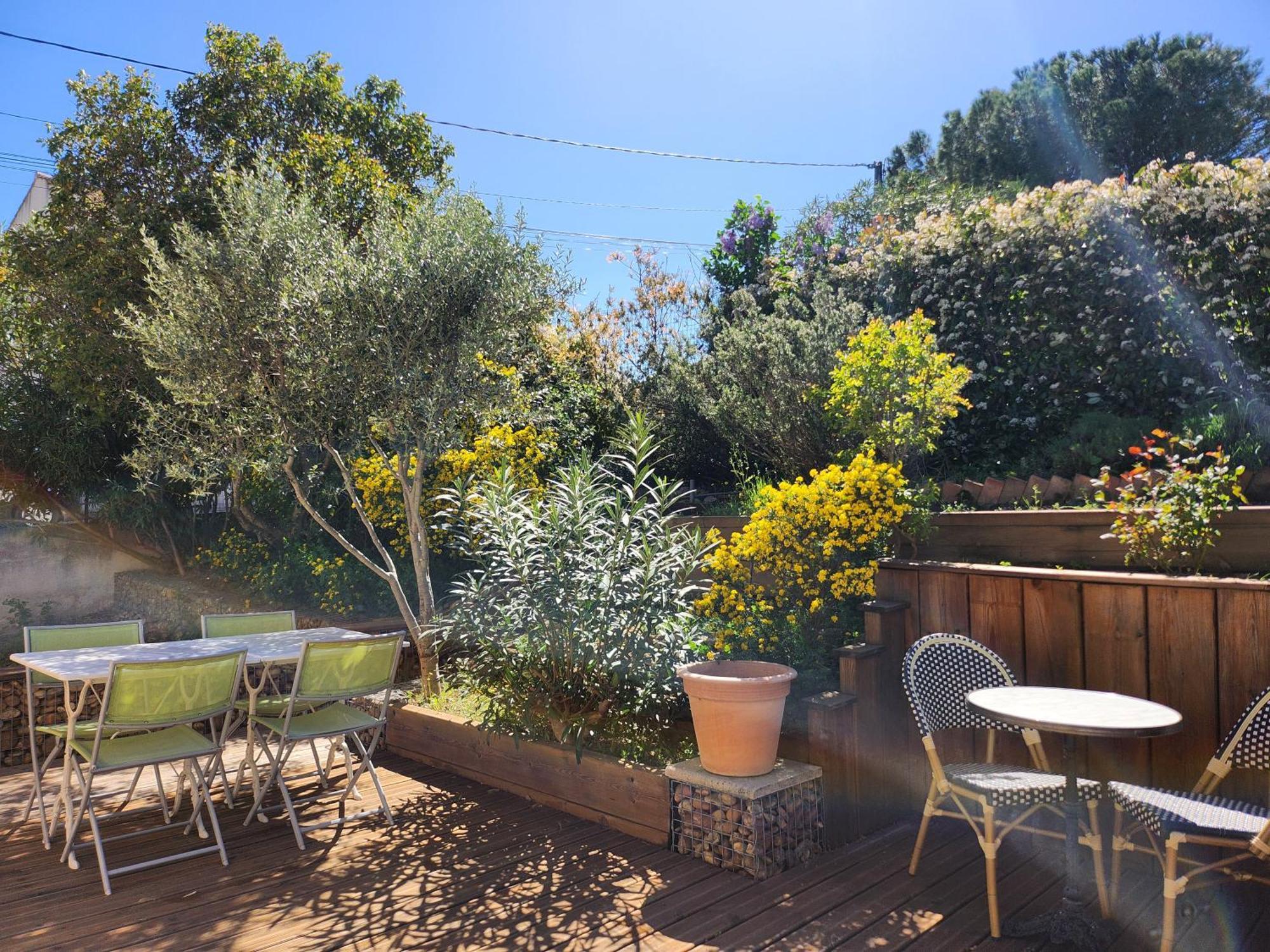 Bed and Breakfast Domaine Les Gendalis Saint-Saturnin-lès-Avignon Exteriér fotografie