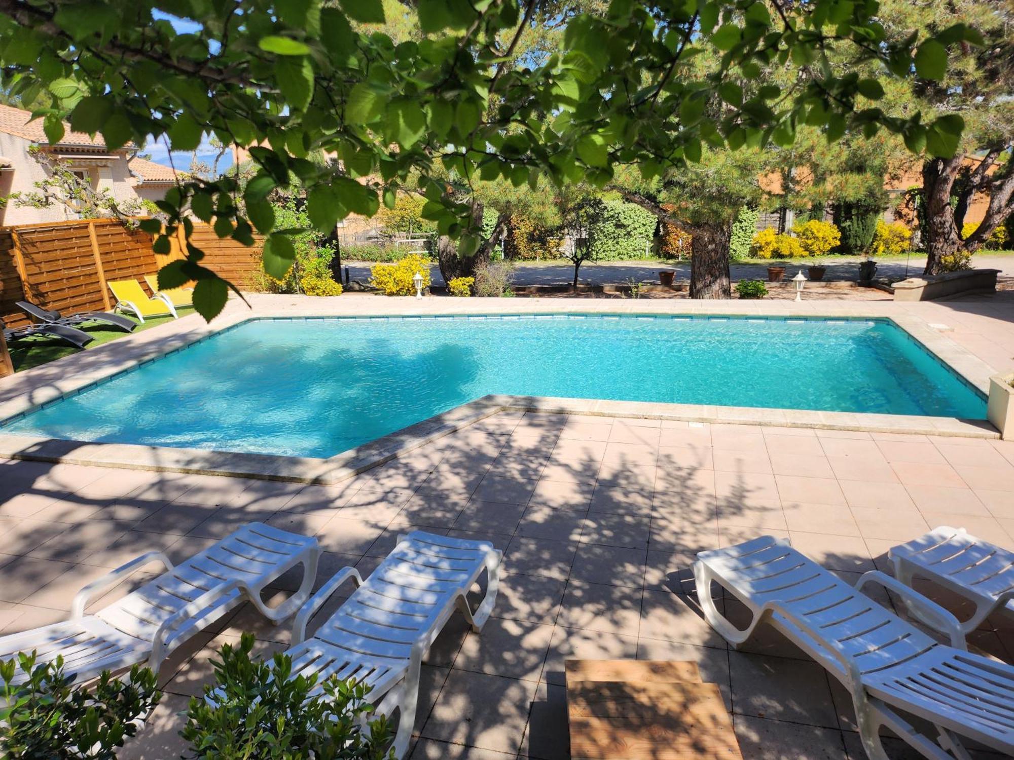 Bed and Breakfast Domaine Les Gendalis Saint-Saturnin-lès-Avignon Exteriér fotografie