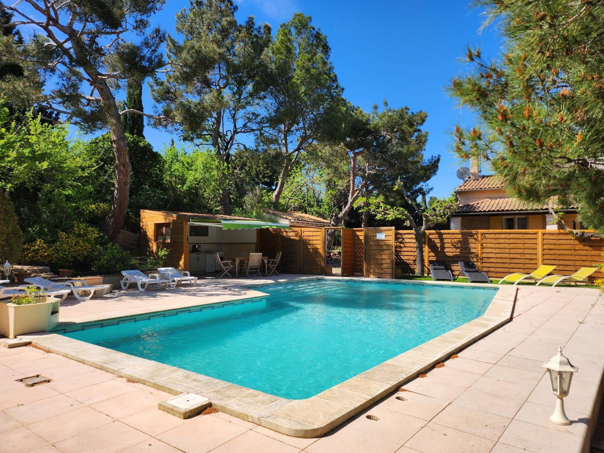 Bed and Breakfast Domaine Les Gendalis Saint-Saturnin-lès-Avignon Exteriér fotografie