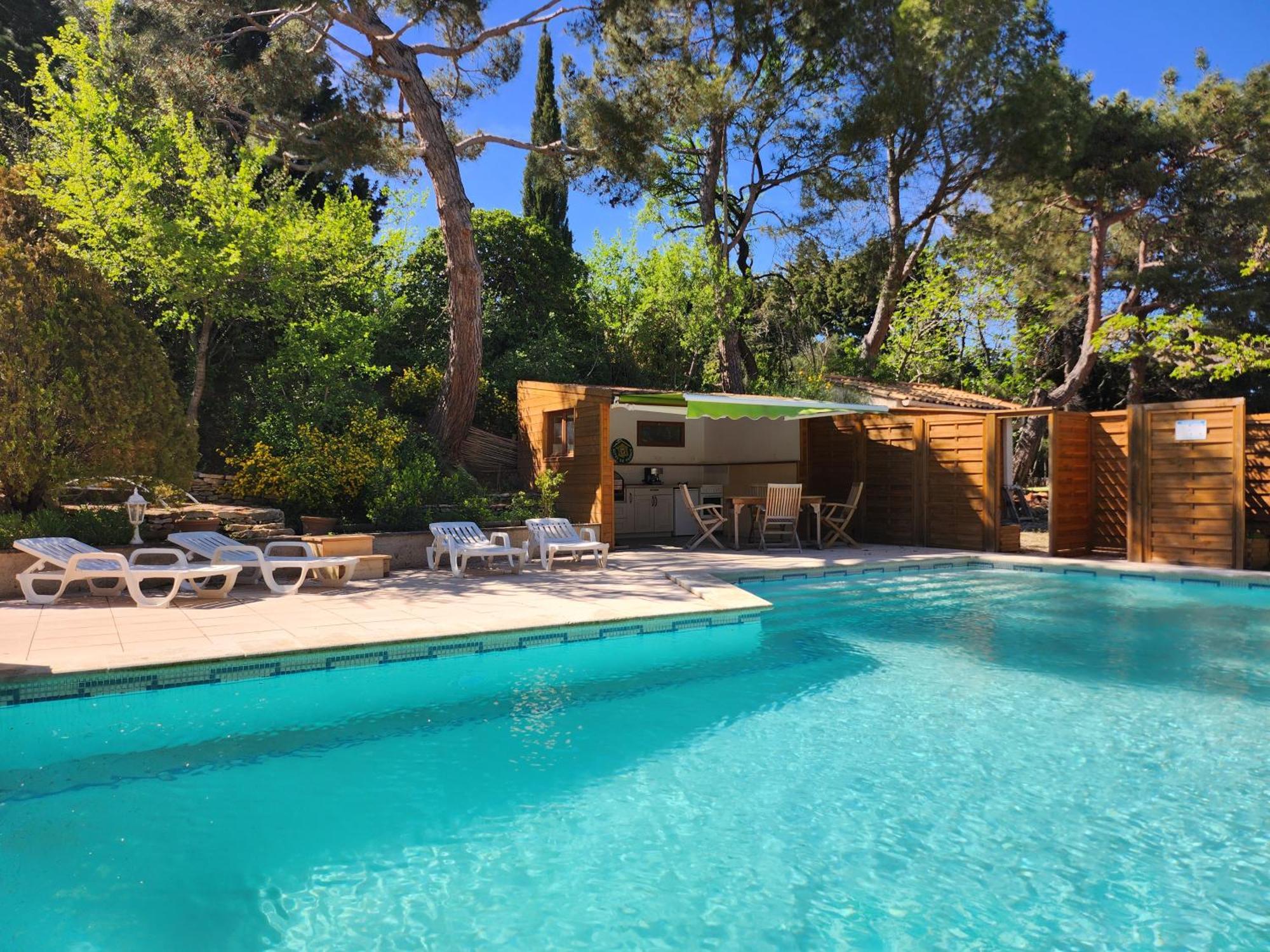 Bed and Breakfast Domaine Les Gendalis Saint-Saturnin-lès-Avignon Exteriér fotografie